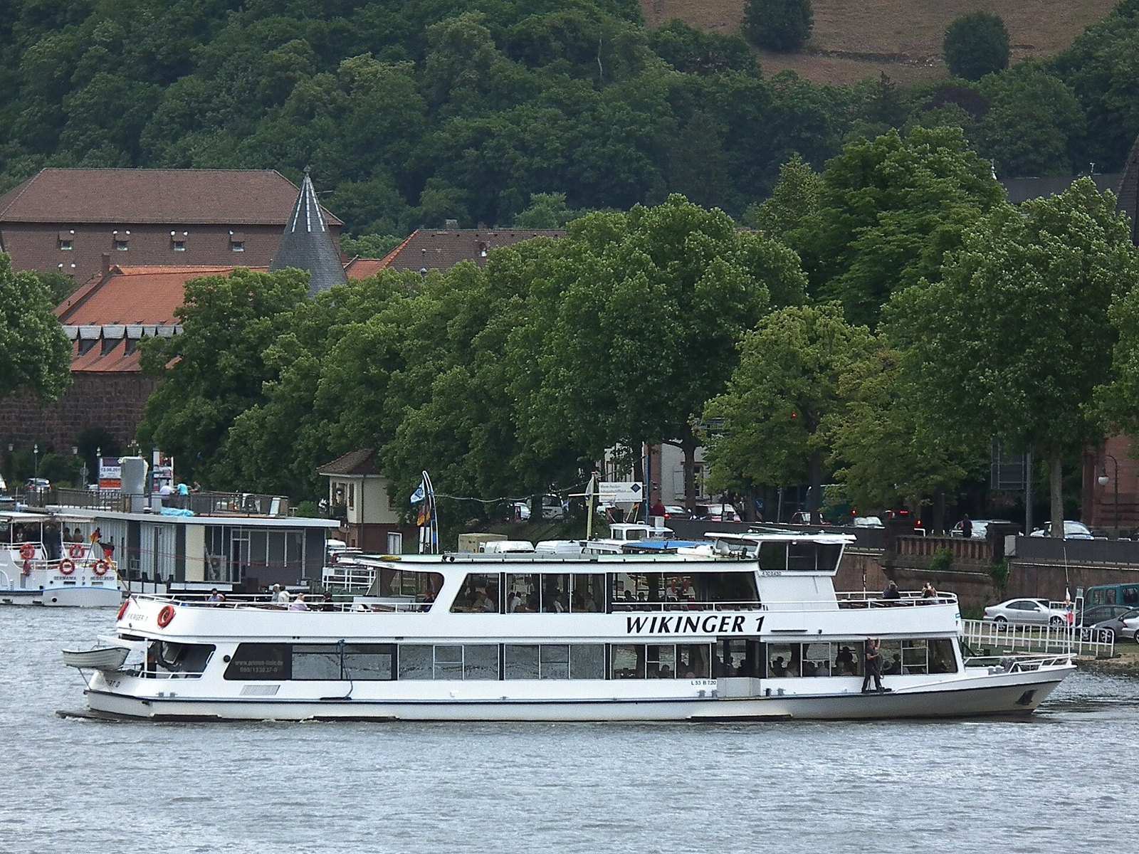 Fahrgastschiff Wikinger 1 auf dem Neckar in Heidelberg